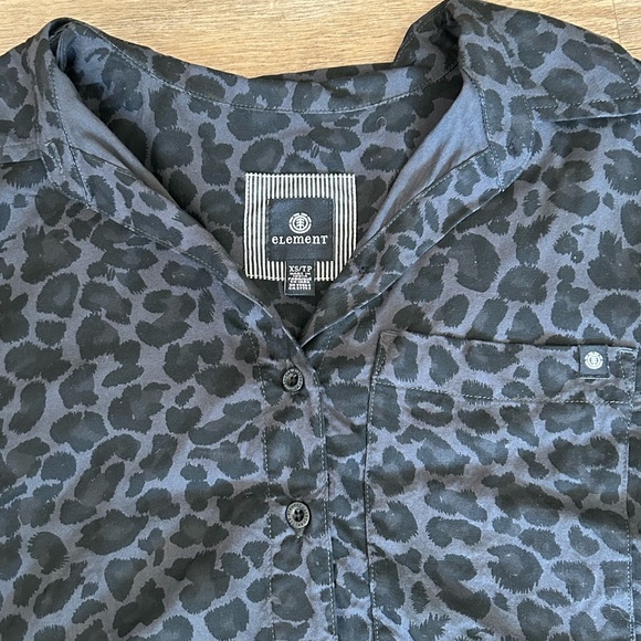 Element Button Up Crop Top - Picture 2 of 3